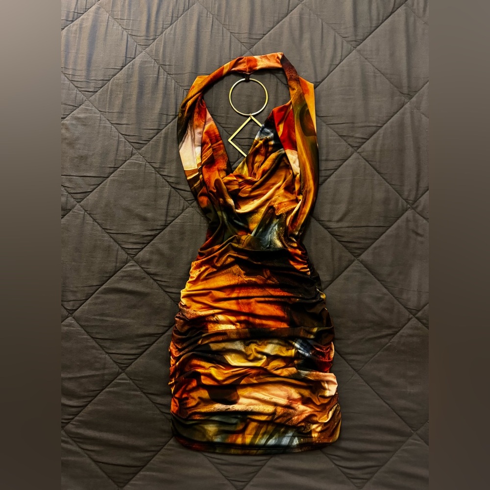 Windsor Vibrant Backless Dress - Picture 3 of 11